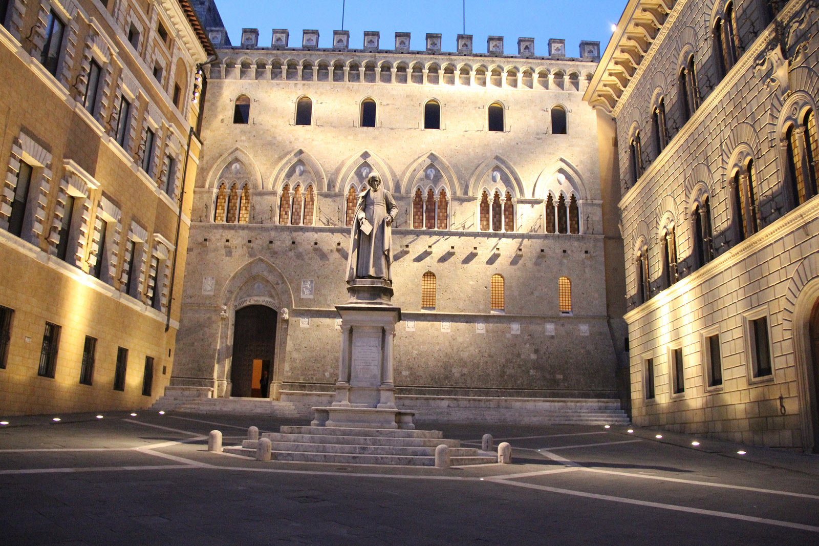 Piazza-Salimbeni